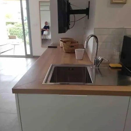 Appt St Tropez ,magnifique T2, 2 Piscines ,terrasse, Emplacement Ideal ,front De Mer,parking , A 2 Pas Du Centre , Magnifique * Saint-Tropez