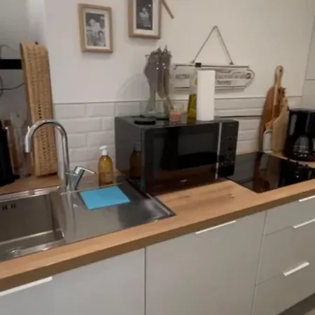 Appartement Appt St Tropez ,magnifique T2, 2 Piscines ,terrasse, Emplacement Ideal ,front De Mer,parking , A 2 Pas Du Centre , Magnifique *