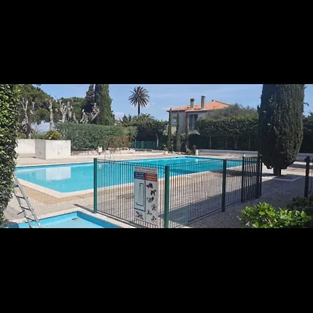 Appt St Tropez ,magnifique T2, 2 Piscines ,terrasse, Emplacement Ideal ,front De Mer,parking , A 2 Pas Du Centre , Magnifique Appartement