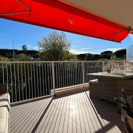 Appt St Tropez ,magnifique T2, 2 Piscines ,terrasse, Emplacement Ideal ,front De Mer,parking , A 2 Pas Du Centre , Magnifique *