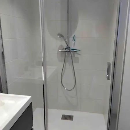 Апартаменты Appt St Tropez ,magnifique T2, 2 Piscines ,terrasse, Emplacement Ideal ,front De Mer,parking , A 2 Pas Du Centre , Magnifique *