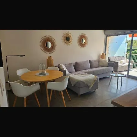 Appt St Tropez ,magnifique T2, 2 Piscines ,terrasse, Emplacement Ideal ,front De Mer,parking , A 2 Pas Du Centre , Magnifique *