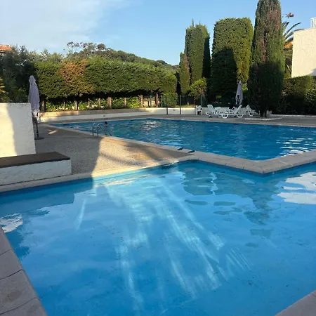 Appt St Tropez ,magnifique T2, 2 Piscines ,terrasse, Emplacement Ideal ,front De Mer,parking , A 2 Pas Du Centre , Magnifique Apartment