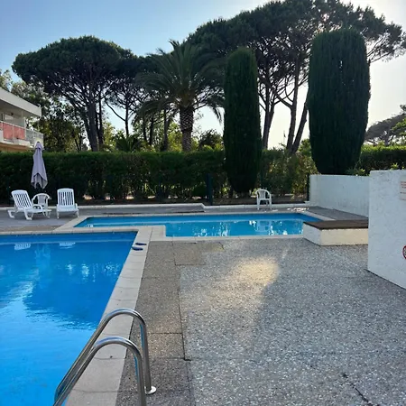 Appt St Tropez ,magnifique T2, 2 Piscines ,terrasse, Emplacement Ideal ,front De Mer,parking , A 2 Pas Du Centre , Magnifique Apartment *