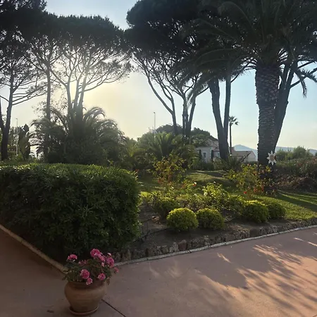 Апартаменты Appt St Tropez ,magnifique T2, 2 Piscines ,terrasse, Emplacement Ideal ,front De Mer,parking , A 2 Pas Du Centre , Magnifique Сен-Тропе