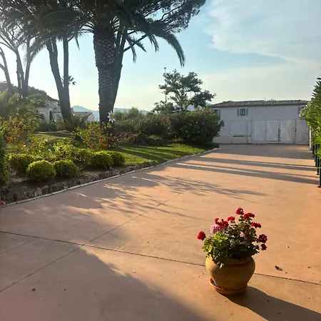 Appt St Tropez ,magnifique T2, 2 Piscines ,terrasse, Emplacement Ideal ,front De Mer,parking , A 2 Pas Du Centre , Magnifique *