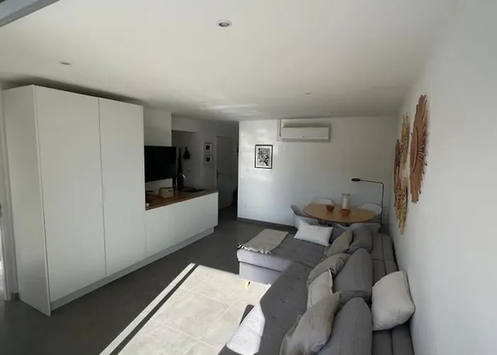 Appt St Tropez ,magnifique T2, Piscine ,terrasse, Emplacement Ideal ,front De Mer,