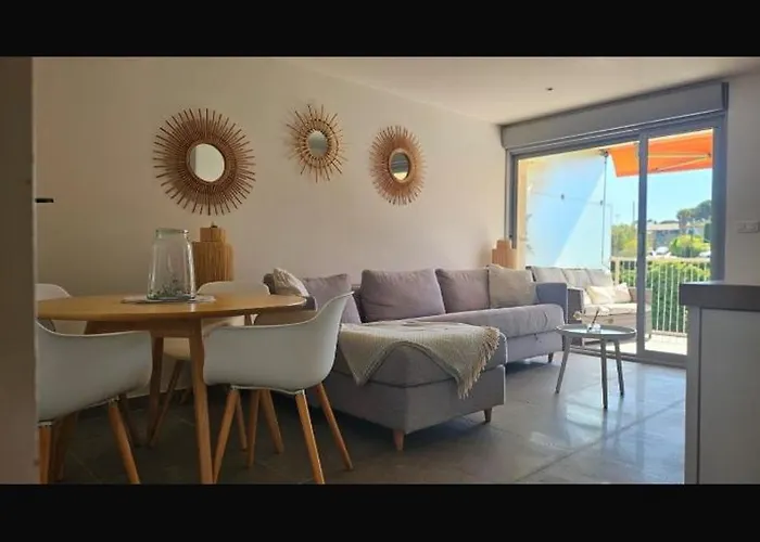 Appt St Tropez ,magnifique T2, Piscine ,terrasse, Emplacement Ideal ,front De Mer,